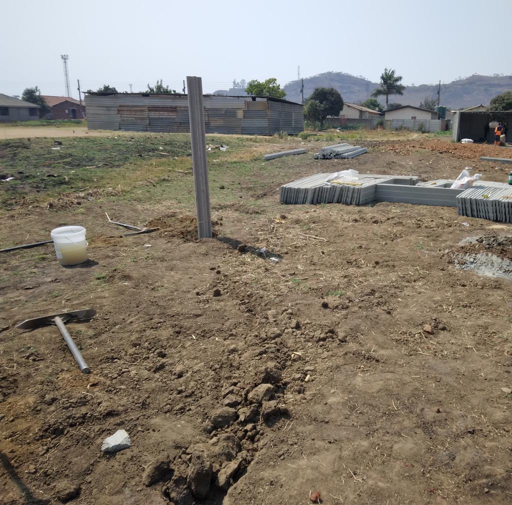 hillconZW's tweet image. A day's work done not with our hands but with our hearts.

Warren Park D project.
#BeyondTheBuild