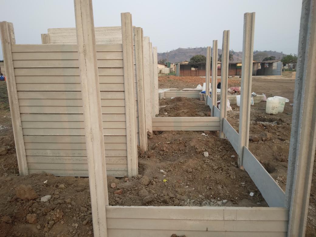 hillconZW's tweet image. A day's work done not with our hands but with our hearts.

Warren Park D project.
#BeyondTheBuild