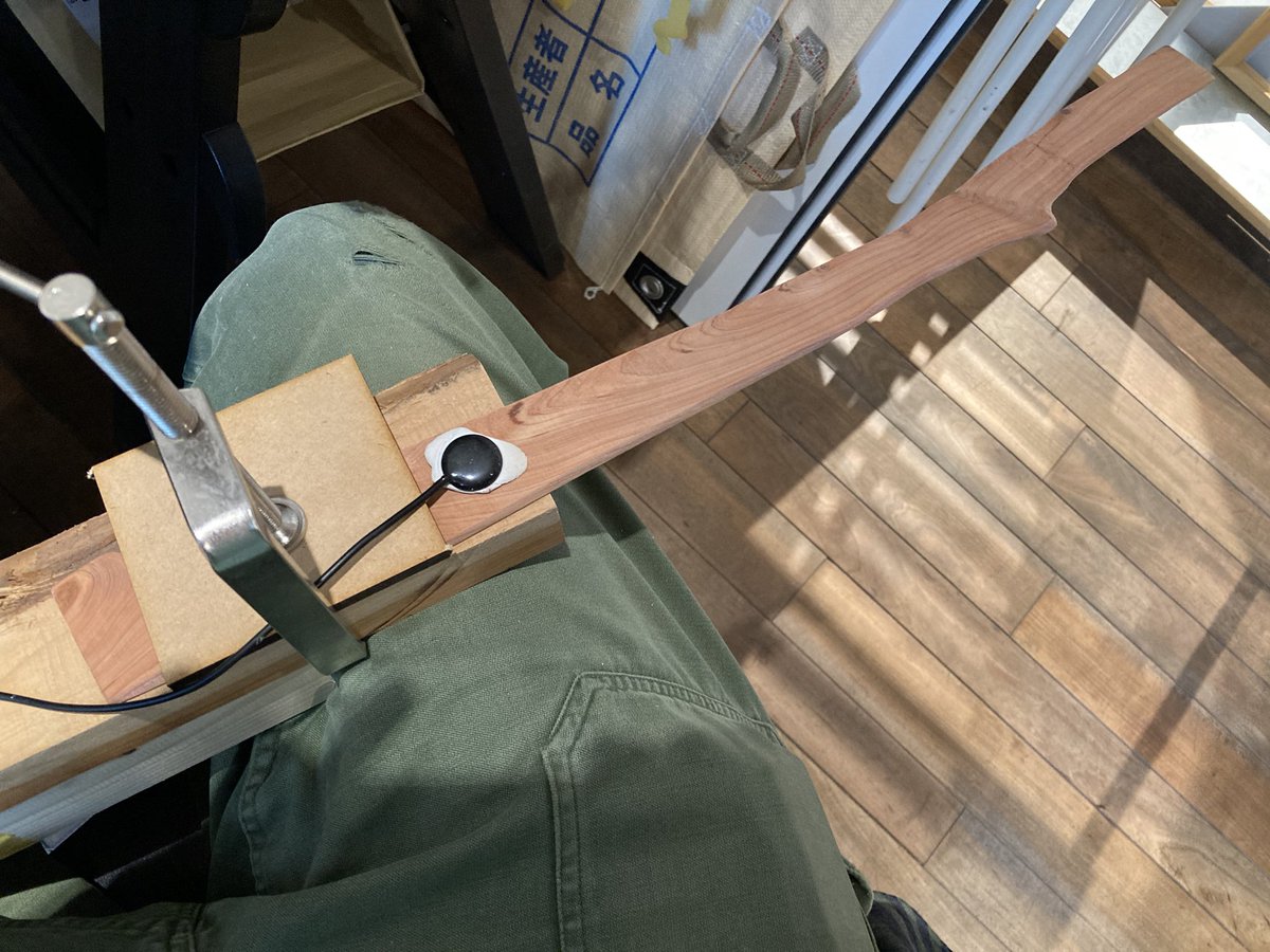 KntrSaito's tweet photo. ダクソフォンのプロトタイプしてんで!
#これを
#こうして
#こうじゃ
#daxophone
#OMMF2022
#ALMF https://t.co/jGJyfRibuS