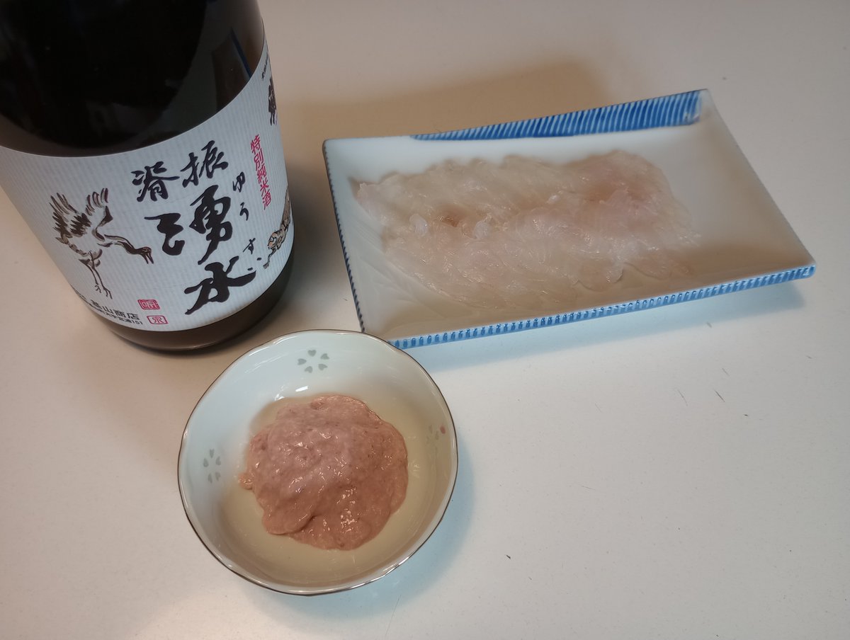 ees_aki's tweet photo. んでも、実はこの日のメインターゲットのカワハギちゃんはサイズのいいのが持ち帰れて満足!
薄造りを肝醤油で!
あほか!旨すぎるやろ!
#ゲーリーつり部 #tulala #groovy66c #武庫川渡船 #αsight https://t.co/2mu7FzML99