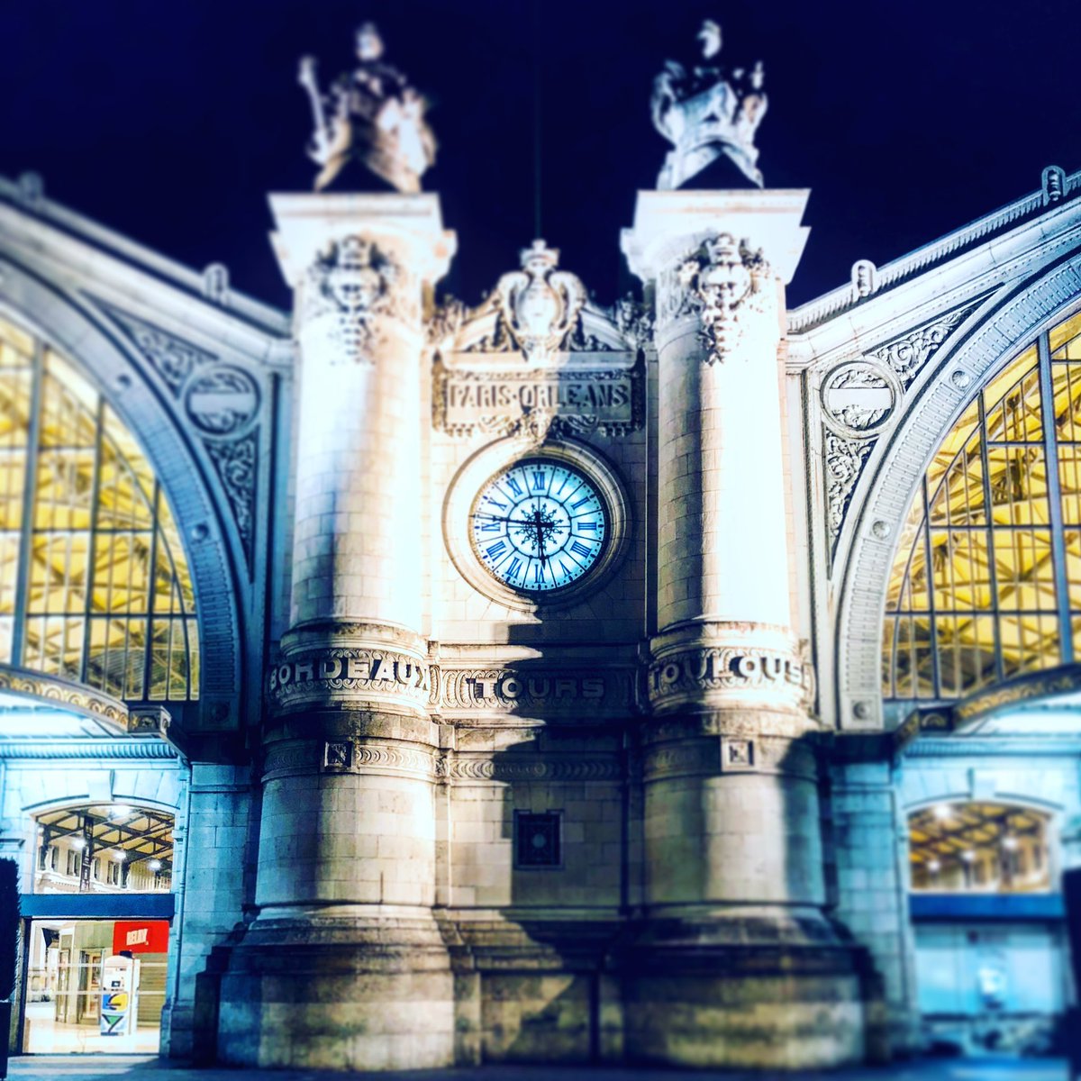 CdBIsaac's tweet photo. Rdv. ce matin à bord du #TGVINOUI direct pour la capitale, depuis la #Touraine 🚅🌬

Départ 7:52 de la #GareDeTours, je vous accompagne 👨🏻‍✈️ jusqu’à la #GareMontparnasse, &amp; réponds aux❓sur ce #Voyage, à bord du #TGV8308, &amp; ici⤵️

Bienvenue à bord, &amp; bon voyage avec #SNCF 🤗 https://t.co/0HEH8f5unF