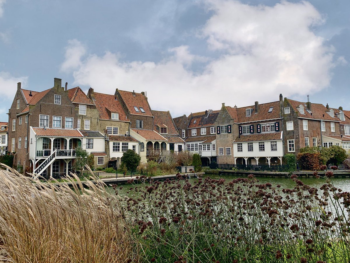 meitje01's tweet image. Een rij prachtige huisjes uit de 17e eeuw. Hollands erfgoed!

#mooinederland