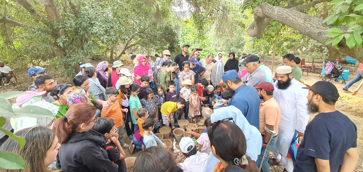 A surreal #nature experience in Karachi at Pasha Farm; <a href="/TofiqPasha/">Tofiq Pasha Mooraj</a> enlightened us with nature, waste #recycling, #ClimateEmergency &amp; kitchen #gardening. Kids loved it. He has been living on this farm since a child with peace ✨️
#farm #farmlife