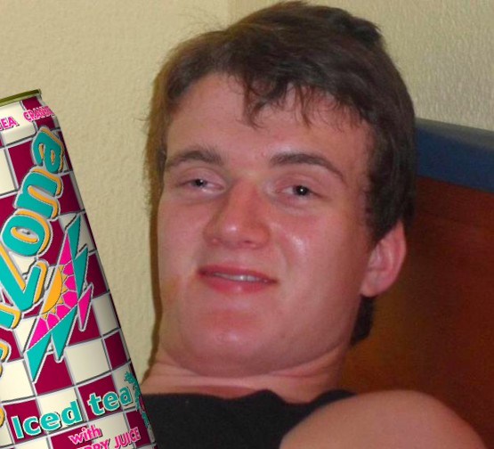 DrinkAriZona's tweet photo. me coming back from my walk to get a cranberry AriZona before thanksgiving dinner https://t.co/gsNZm7TYjP