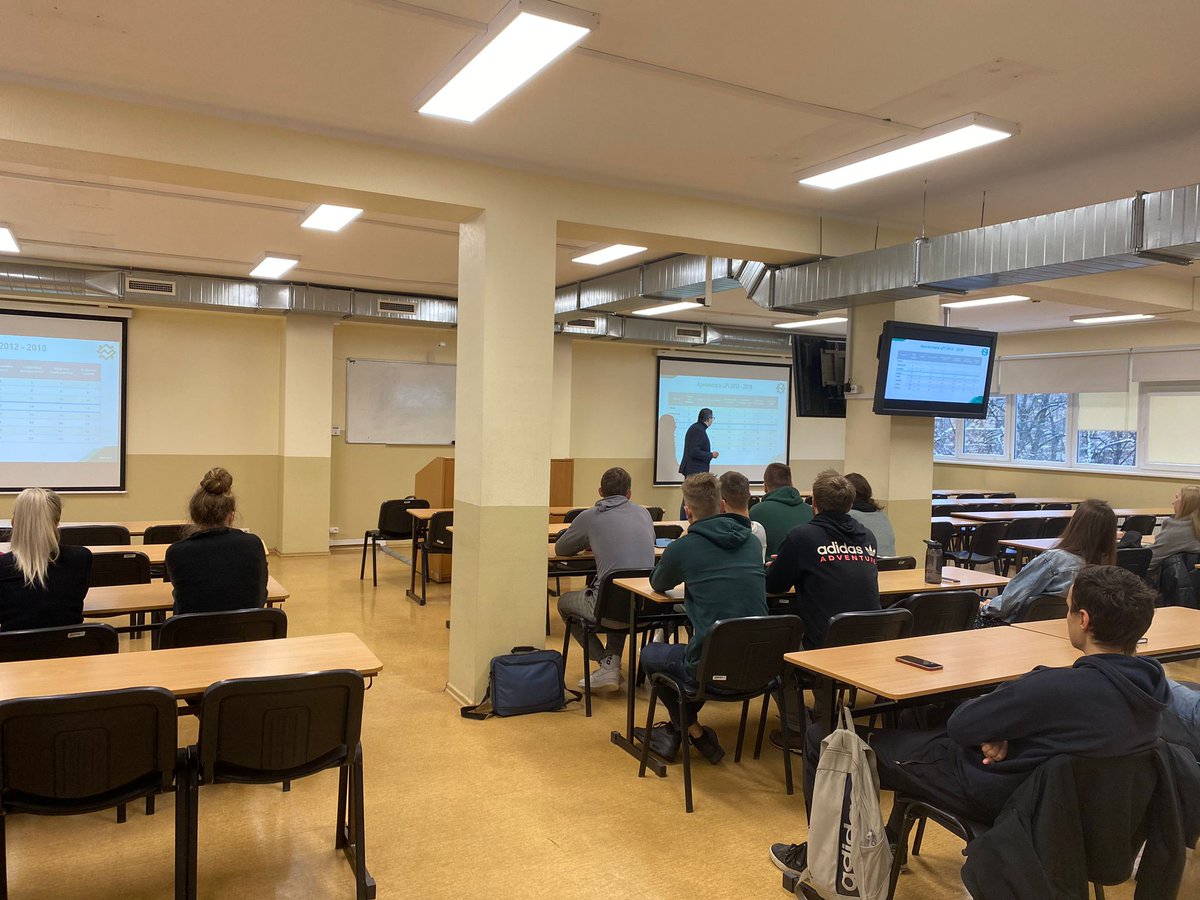 RTU_SESMI's tweet photo. Vakar prof. bakalaura studiju programmu “Uzņēmējdarbības loģistika” un “Starptautisko ekonomisko sakaru vadīšana” studenti piedalījās Latvijas Loģistikas Asociācijas valdes priekšsēdētāja vieslekcijā "Loģistikas aktualitātes starptautisko procesu ietekmē". https://t.co/dtnpNxcWj1