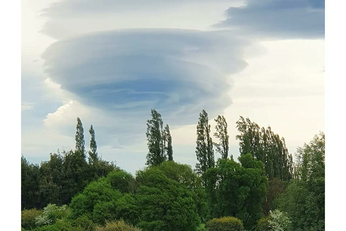 NZWilderness's tweet photo. Muddy boots and spaceships in the sky. Find out who won the #microchallenges from our November issue... https://t.co/yPTpBfdYrC https://t.co/YTZR5y0Bmv