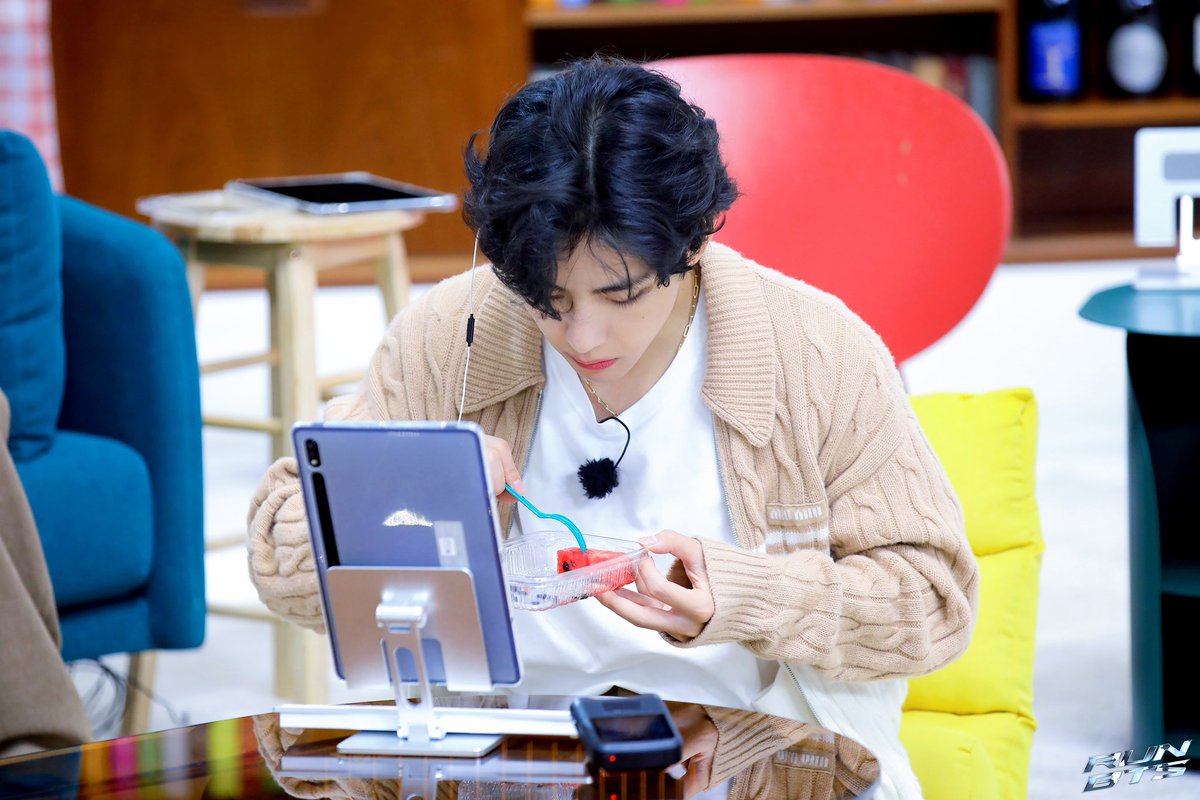 BTSpics_updates's tweet photo. [Behind Cut] (4)
Run BTS! 2022 Special Episode ‘RUN BTS TV’ On-air Part 1

Park Jimin (Jimin)
Kim Taehyung (V)

#RunBTSTVOnAir #BTS #JIMIN #V #jiminie #taehyungie #tae #taehyung #박지민 #지민 #김태형 #태형 #뷔 #방탄소년단 https://t.co/I0YDEzzHOQ