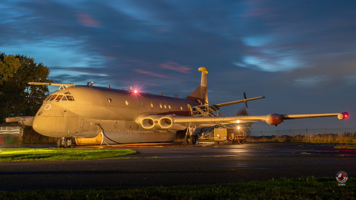 🇬🇧 Nimrod XV250 at Yorkshire Air Museum 
Photo Olimpia 
@air_museum
#AviationPhotography #Aviation #AvGeek #Military #nightshoot #yorkshire #aviationmuseum #airshow #royalairforce #Warbird #worldwarii #Yorkshireairmuseum #elvington #nimrod
@NimrodXV250