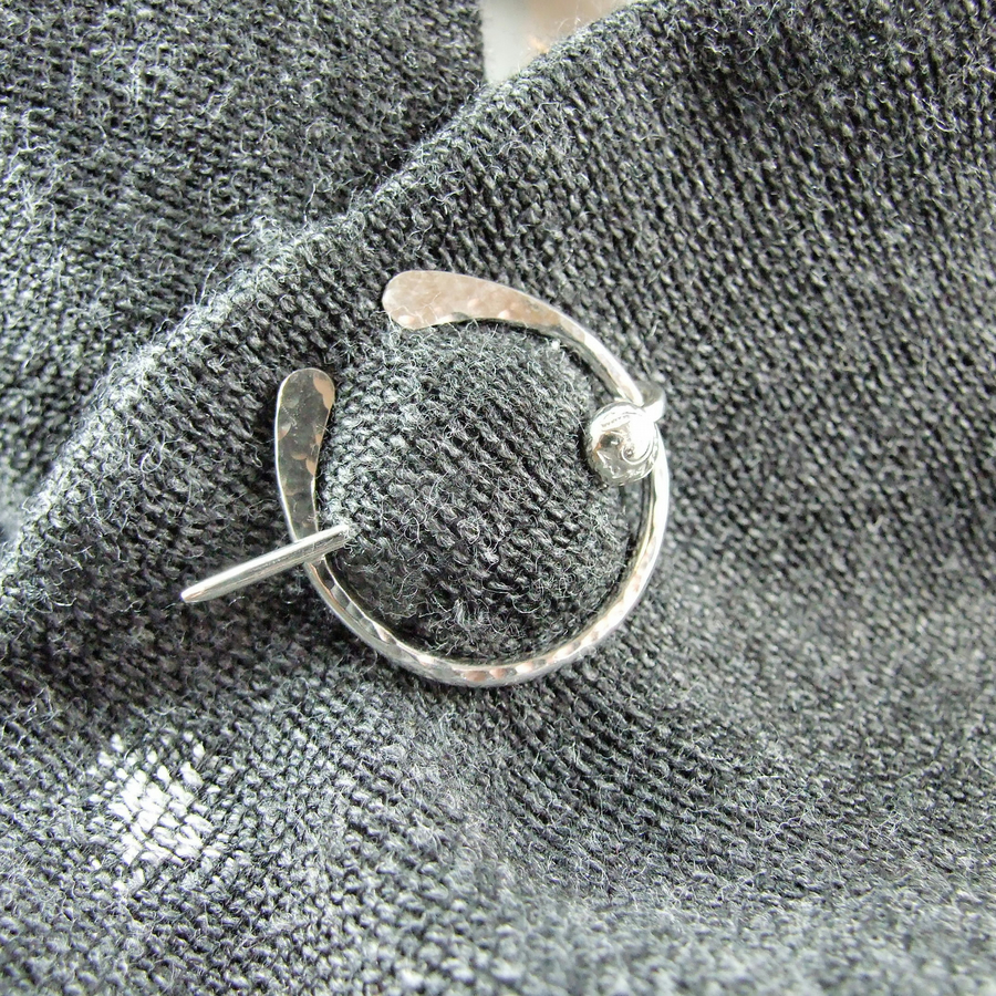 MaxinePring's tweet photo. Penannular Brooch with Shell. Shawl Pin, Sterli... - Folksy https://t.co/Ii3inECB8j #newonfolksy #penannular #brooch #silver https://t.co/nuhCLqDw7V