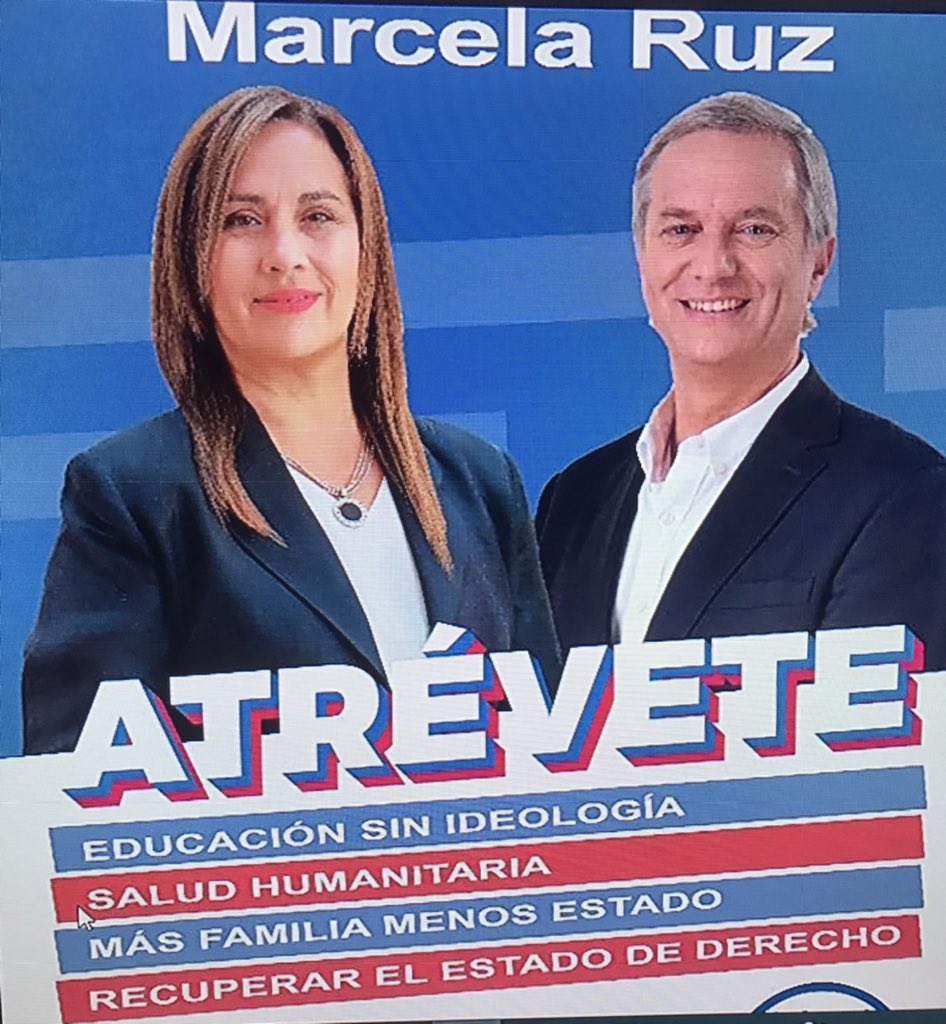 Patoelgatonegro's tweet photo. @gabdiaz_ @aquiradiomoscu @Carabdechile Se las hago cortita 

La que anda aleonando a los camioneros golpistas es Marcela Ruz del partido Repúblicano y está formalizada por daños a monumento nacional https://t.co/zr2Zy3geNO