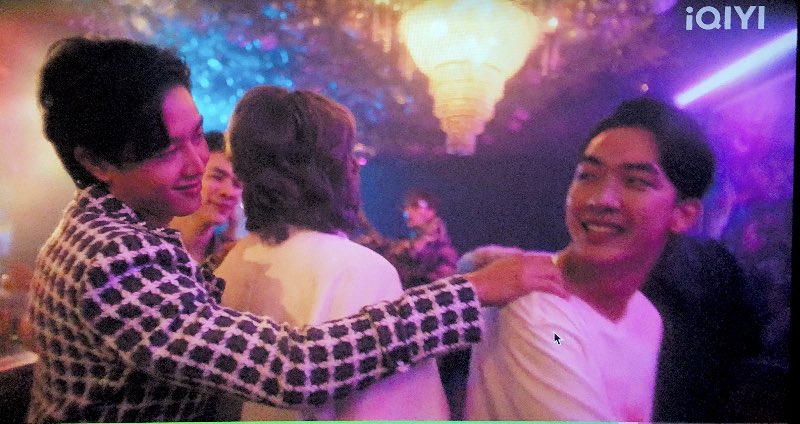 _yobtsly_'s tweet photo. No bc the 100 times I’ve watched kinnporsche this is the first time I’m seeing this I was soooo flabbergasted I needed a minute, poor tay deserves better 😟😟 #KinnPorscheTheseries #timetay #timetem https://t.co/NDE9rq9cbt