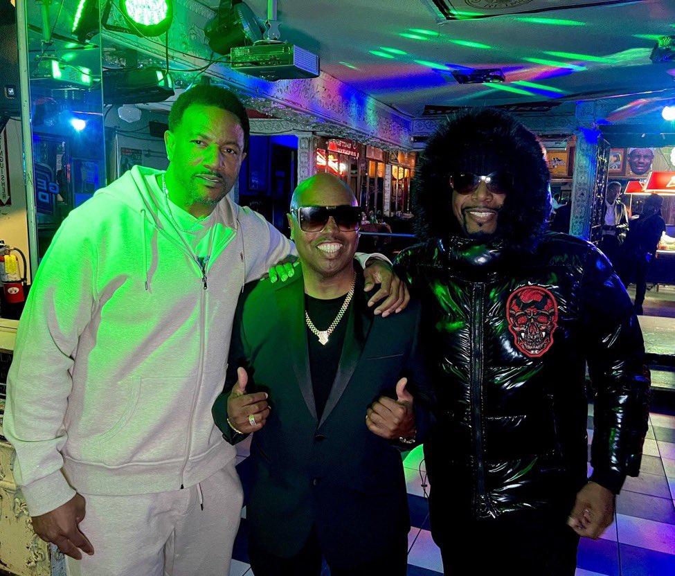 MCHammer's tweet photo. Friends then Brothers since 1977
Oakland ✊🏽 #MackHouse https://t.co/gZIc0OdUoo