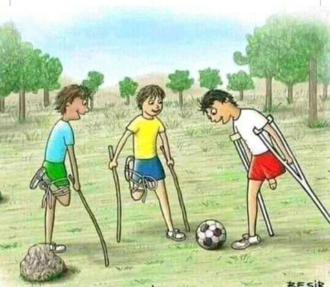 Aktivitas tanpa batas. Tetap bermain bola walau kita berbeda lur