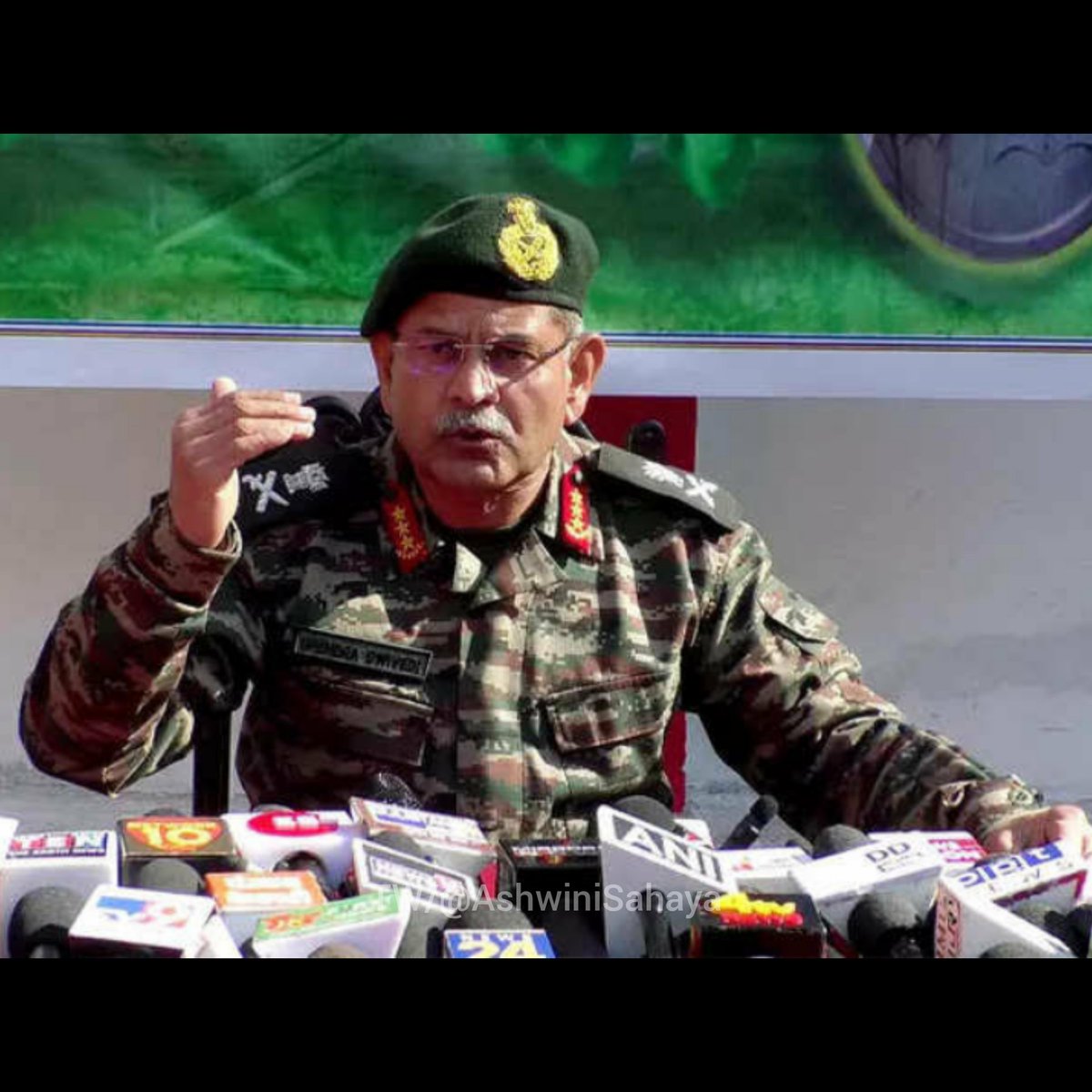 AzadKeshari's tweet photo. Big Breaking News: "We are all set to take back PoK from Pakistan. We are waiting for orders from the government."

: Lieutenant General Upendra Dwivedi https://t.co/2dqvMspKeR