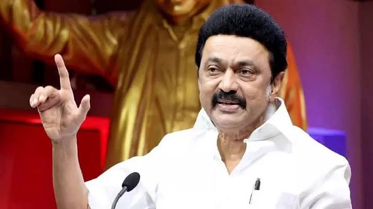 DrD_Ravikumar's tweet photo. எழுத்தாளர்களுக்கு வீடு

எழுத்தாளர்களுக்கு அரசு ஒதுக்கீடு செய்யும் வீடுகளை ஏன் சமத்துவபுரங்களிலோ அல்லது அதற்கு அருகிலோ ஒதுக்கக்கூடாது? அங்கு உள்ள குழந்தைகளுக்கும் இளைஞர்களுக்கும் இன்ஸ்பிரேஷனாகவும் இருப்பதோடு சமத்துவம் குறித்த சிந்தனை எழுத்தாளர்களுக்கும் உருவாகுமே! https://t.co/JtULFh7WSx