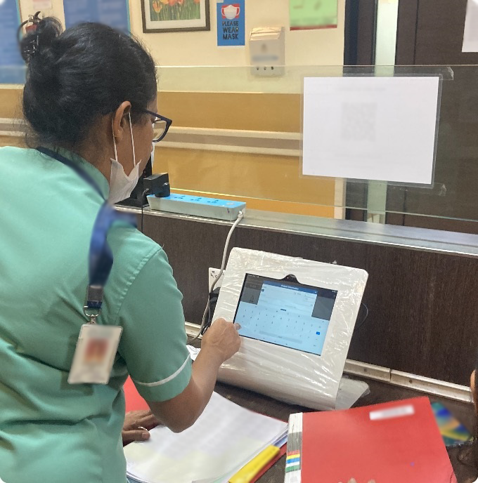 vTitan_Corp's tweet photo. Accuflow #DripMonitor demonstration to the hospital nurses. #vTitan #MedicalDeviceManufacturing #InfusionTherapy #SyringeInfusionPump #India https://t.co/2MrPUqHqtx