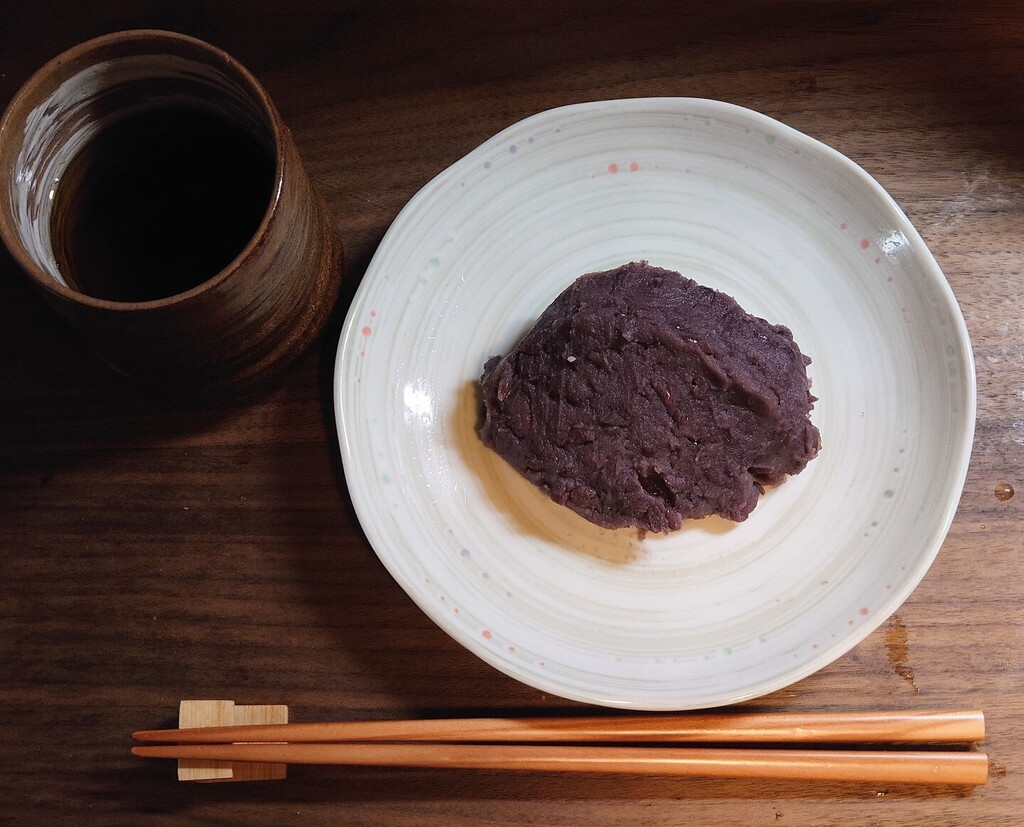 takephoto's tweet image. #おはぎ #ohagi #redbeanpaste #mochi #greentea #japanesetea #sweet #japanesesweet #afternoonsweet #instafood #japanesefood #緑茶 #日本茶 #おやつ instagr.am/p/ClSvX-OP_TD/