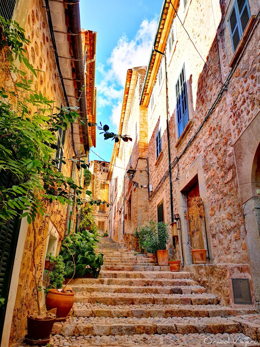 CaracolViajeroO's tweet photo. Descubre esta ruta cultural por Palma junto con los pueblos más bonitos de #Mallorca en esta ruta de 3 días 👀👇
https://t.co/3qDpSub8dL https://t.co/BcWxnlysoC