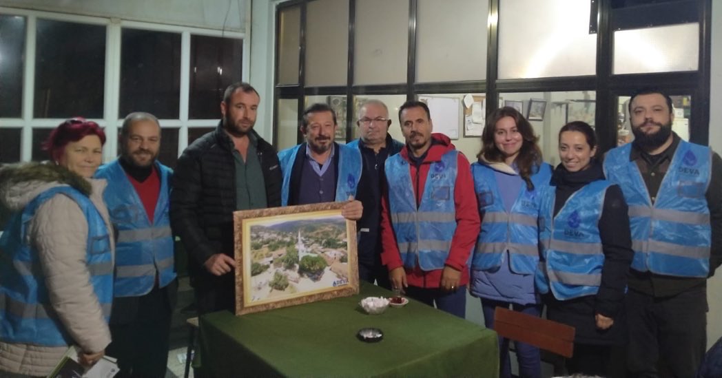 bandirmadeva's tweet photo. Çakıl, Dedeoba, Emre Mahallelerini ziyaret ederek “Pazarda fileler dolsun, OYLAR DEVA olsun” dedik.

Bandırma İlçe Teşkilatı olarak gece gündüz demeden sahalardayız. https://t.co/Rp6fMiEFME