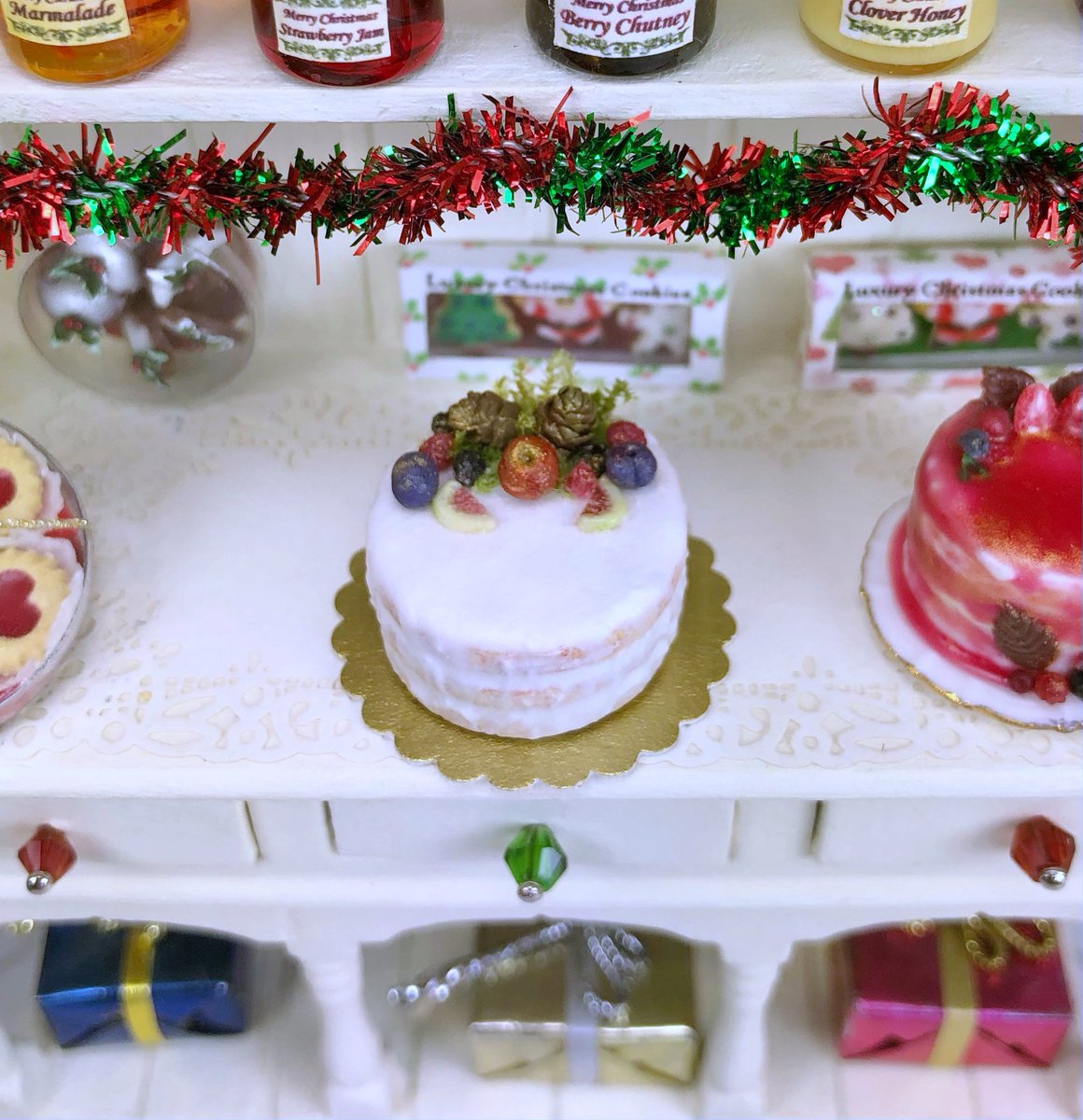 DollhouseK's tweet photo. Dollhouse Miniature Food Christmas Cake Handmade from Polymer Clay in the UK https://t.co/X6Tp1emKgs #christmas #fakefauxplay #nanmumgranny #giftpresent #miniaccessories #shopitem #handmadeintheuk #dollshousekitchen #pinecones https://t.co/r1OV0er3WW