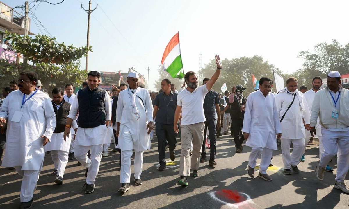 Ajay Mishra - Baba (@ajaymishrababa2) on Twitter photo मिलकर जुड़े यह वतन,
"नफरत छोड़ो, भारत जोड़ो"
#BharatJodoYatra
<a href="/RahulGandhi/">Rahul Gandhi</a> <a href="/INCMP/">MP Congress</a> <a href="/digvijaya_28/">Digvijaya Singh</a> <a href="/OfficeOfKNath/">Kamal Nath</a> <a href="/bharatjodo/">Bharat Jodo</a> <a href="/INCIndia/">Congress</a> मिलकर जुड़े यह वतन,
"नफरत छोड़ो, भारत जोड़ो"
#BharatJodoYatra
<a href="/RahulGandhi/">Rahul Gandhi</a> <a href="/INCMP/">MP Congress</a> <a href="/digvijaya_28/">Digvijaya Singh</a> <a href="/OfficeOfKNath/">Kamal Nath</a> <a href="/bharatjodo/">Bharat Jodo</a> <a href="/INCIndia/">Congress</a>