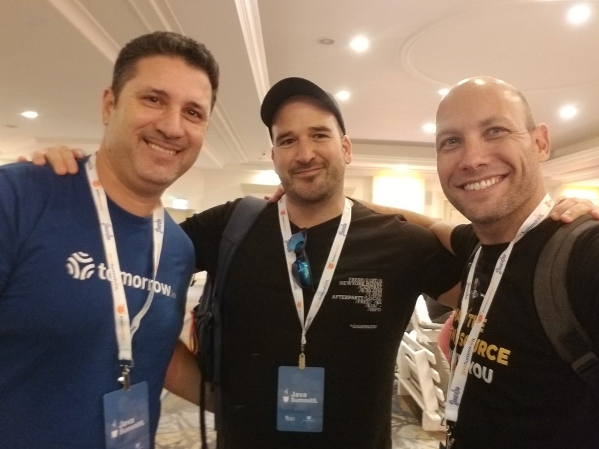horovits's tweet image. had great fun catching up with Shlomi @tomorrowio_ and @xperetz @WixEng at #javaSummitIL