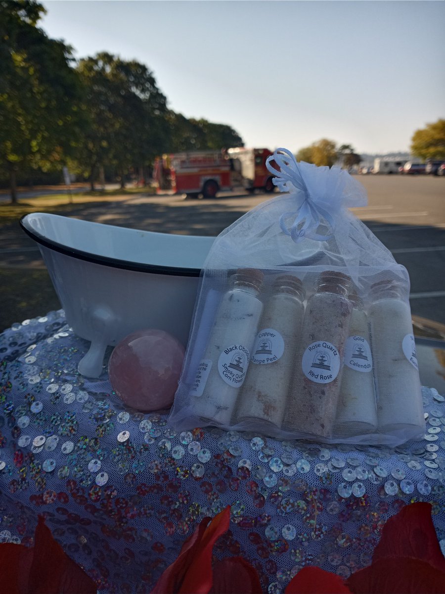 CSeasalt's tweet photo. Most injoyable, Healing Bath salts, Pink Roses, Water Fountain, and me.😚🤪😁😃 https://t.co/kTtFazWkNc