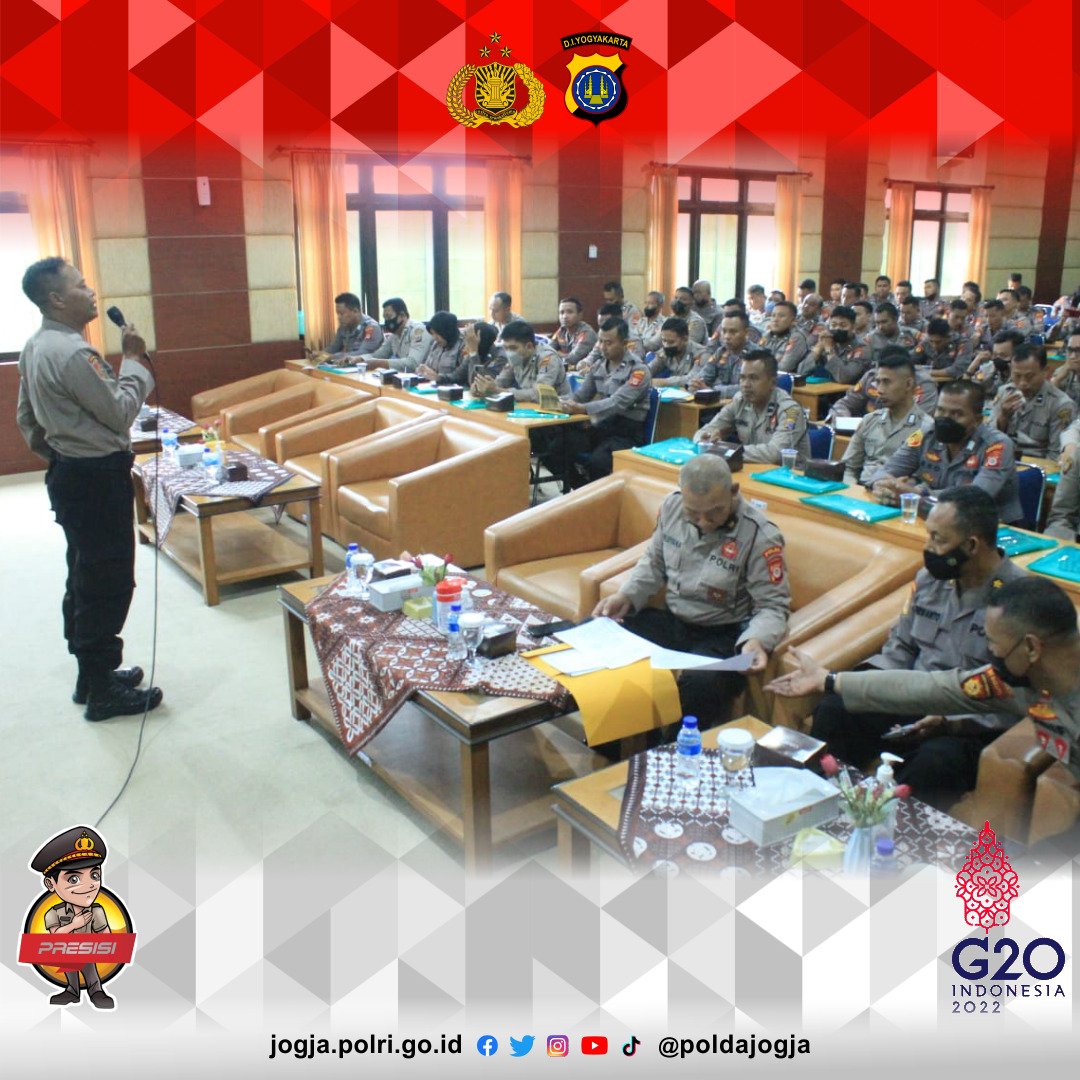 PoldaJogja's tweet photo. Kegiatan dilanjutkan dengan penyampaian materi dari beberapa fungsi baik Samapta, Reskrimum, maupun Reskrimsus.
#PoldaDIY #PoldaJogja #Samapta #Tipiring #Latkatpuan #PoliceBackbone https://t.co/RRZ3Tmu8pg