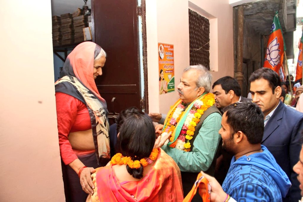 adeshguptabjp's tweet photo. त्रिनगर वार्ड से भाजपा प्रत्याशी श्रीमती मीनू गोयल की पदयात्रा में सम्मिलित हो जनसंपर्क किया।

नगर निगम चुनाव 2022 में विकास की रफ्तार को और बढ़ाना है, भाजपा को फिर से लाना है!

#MCD_में_भाजपा
#HarGharBhajpa https://t.co/z3xHtlNi4y