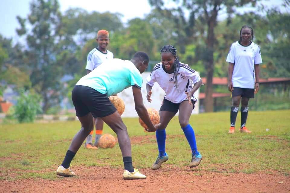 LilianMutuuzo11's tweet photo. Good morning Uganda from the palace
#LM11
We are queens of soccer
@FcKampala https://t.co/c7CH8t3bz2