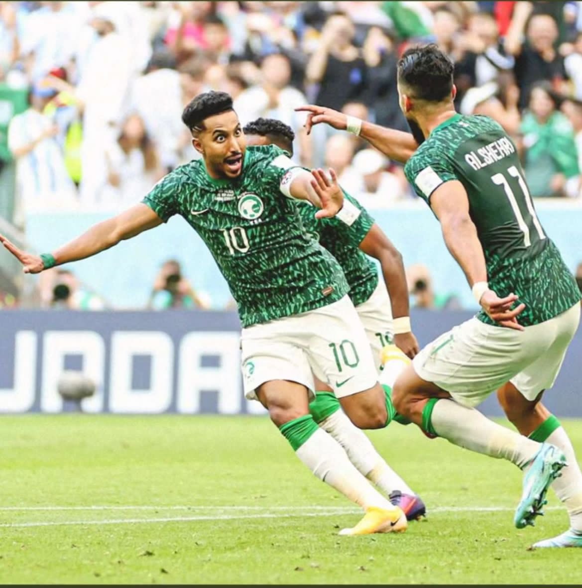 #فوز_تاريخي
بصوت اللغة الفخور بمنتخبنا السعودي وبقلبها النابض بحب الوطن🇸🇦نهتف
عندما تتحدث الكرة السعودية يستمع الجميع 🇸🇦
عاش فرسان الكرة و عاش أبطال السعودية عاش الأخضر السعودي 🇸🇦 فخر السعودية و جميع الشعوب العربية و الإسلامية
#إلا_لغتنا