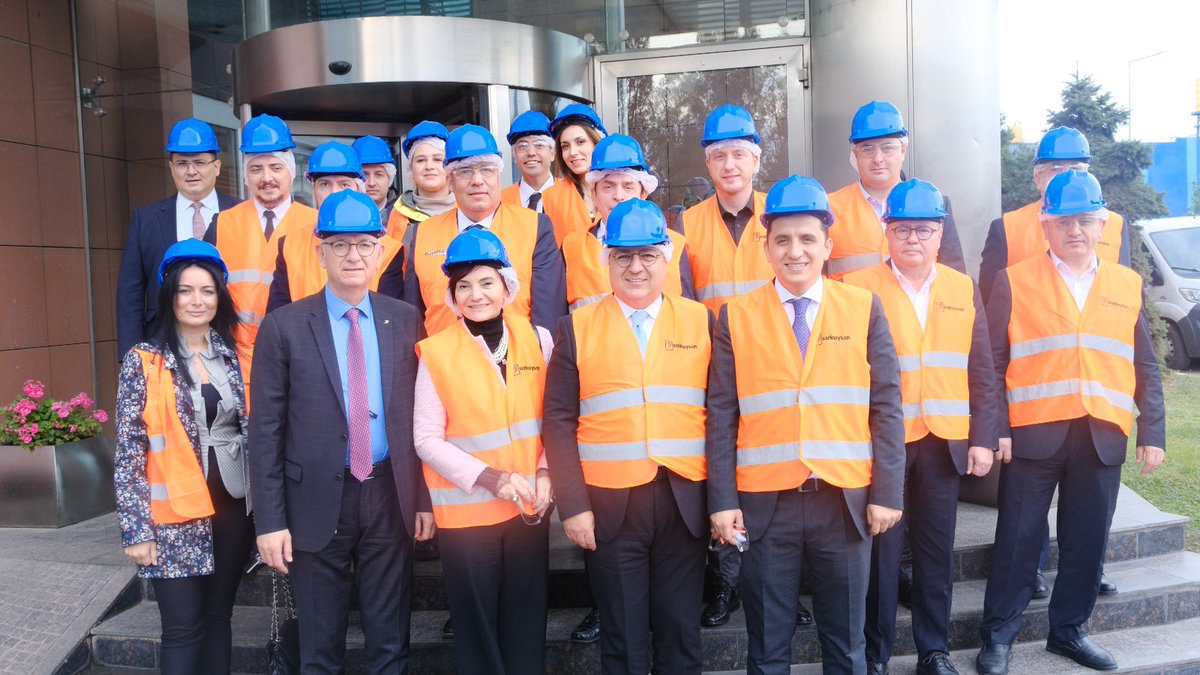 iddmibtr's tweet photo. Sarkuysan Yönetim Kurulu Başkanı Hayrettin Çaycı ve İDDMİB Yönetim Kurulu Başkan Yardımcısı ve aynı zamanda Sarkuysan Genel Müdürü Sevgür Arslanpay’a ziyarette bulundular. https://t.co/kuVii4TEkk
