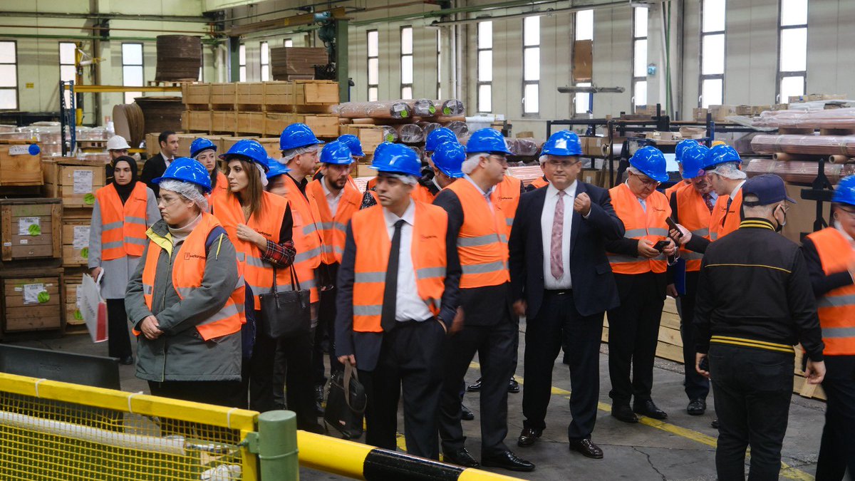 iddmibtr's tweet photo. Sarkuysan Yönetim Kurulu Başkanı Hayrettin Çaycı ve İDDMİB Yönetim Kurulu Başkan Yardımcısı ve aynı zamanda Sarkuysan Genel Müdürü Sevgür Arslanpay’a ziyarette bulundular. https://t.co/kuVii4TEkk