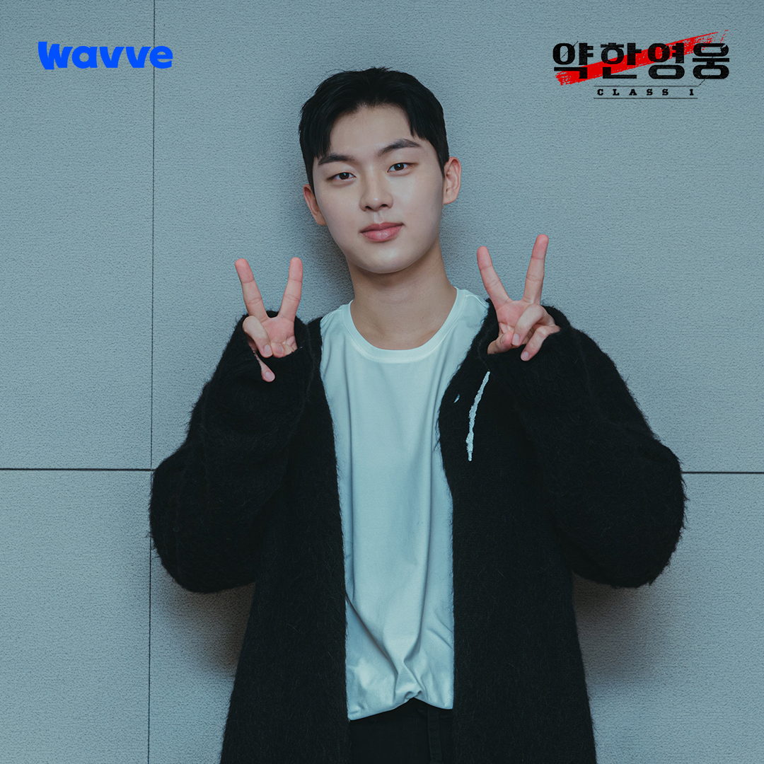 wavve_official's tweet photo. 약한영웅 뜨거웠던 대본 리딩 현장 공개!!🔥
첫 만남부터 이미 캐릭터에 완벽 몰입!👏

약한 소년의 강한 액션 성장 드라마
[약한영웅 Class 1] 오직 웨이브에서 절찬 스트리밍 중
JUST DIVE Wavve!🌊 https://t.co/7tNKIecpZP