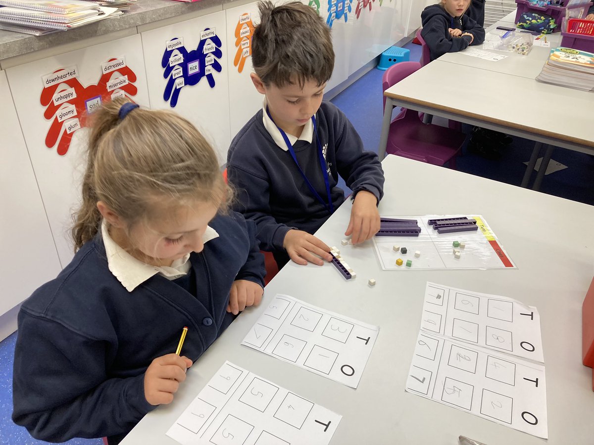 DanesfieldY2's tweet image. Using base ten equipment to add two -two digit numbers together. #columnmethod #maths @DanesfieldY2 @DanesfieldSchl