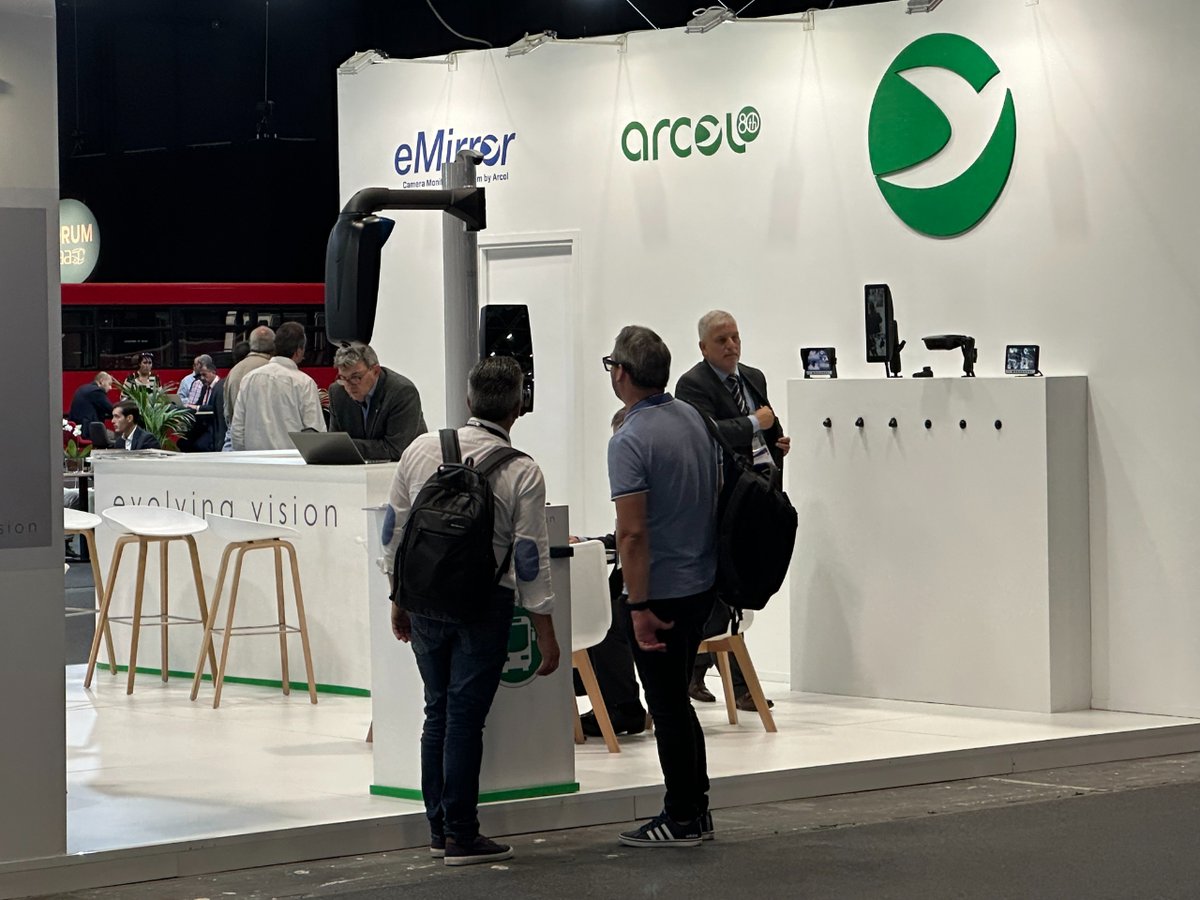 FeriaFIAA's tweet photo. El sistema #eMirror de #Arcol fue todo un reflejo de toda innovación e I+D+I.
Con sus cámaras de alta definición y monitores, el conductor recibe imágenes planas a tiempo real en HD con un campo de visión más amplio, además de una clara mejora en la visión diurna y nocturna. https://t.co/eCwMeE7QX9