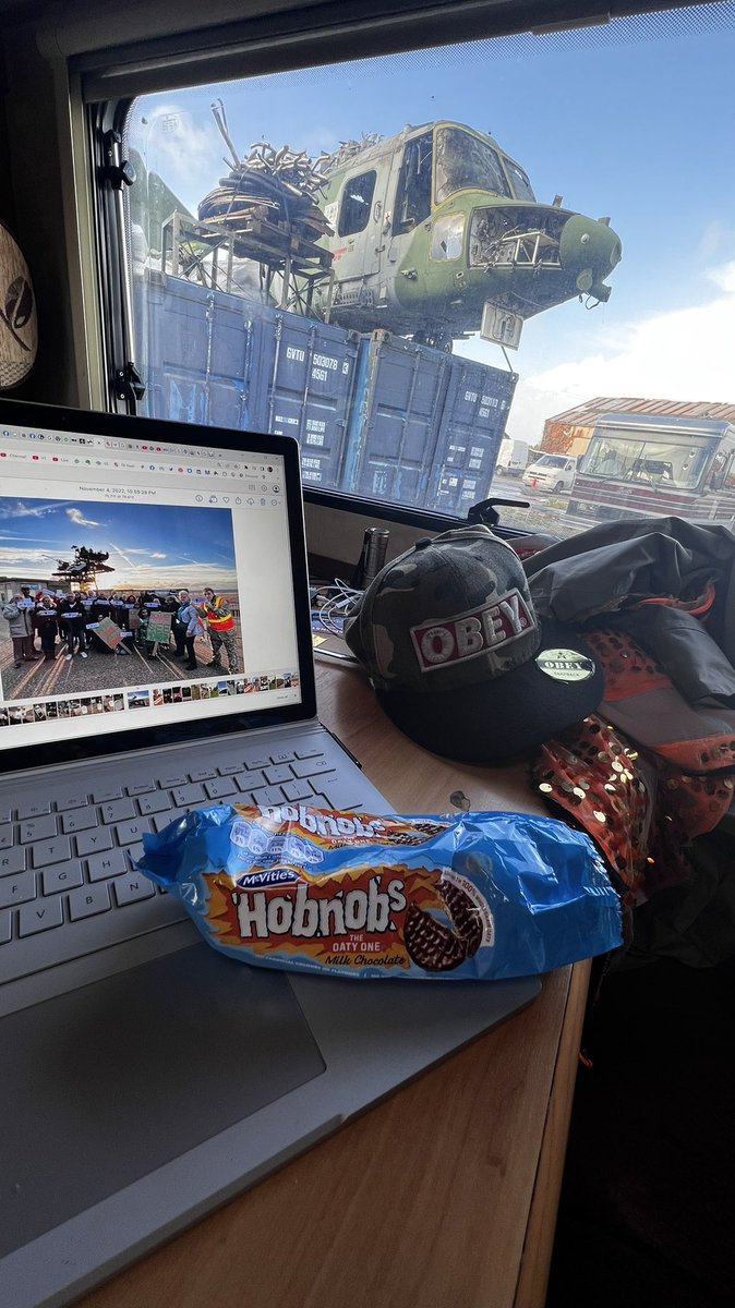 NickCorston's tweet photo. @TechVetsColin @PrimaryRocks1 @gazneedle @chrisdysonHT PEOPLE POWER BREAKFAST✊
Sorry but when they’re all you’ve got left to eat, half a packet of milk chocolate hob nobs make the perfect breakfast
(Live from Mission HQ for #SaveSeeMonster🆘 to #Ignite22🔥
Watch this space👊) https://t.co/otL107nbij