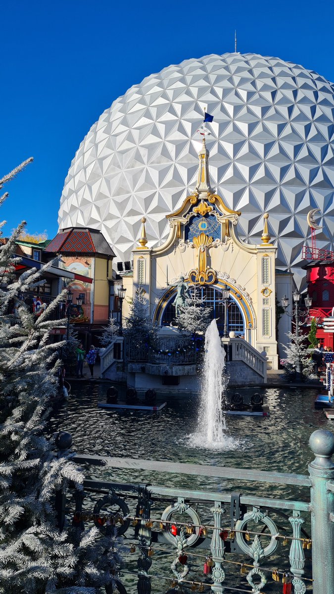 LindavDijk's tweet photo. Eindelijk hier 🤩 #europapark https://t.co/smB0fJF4Zz