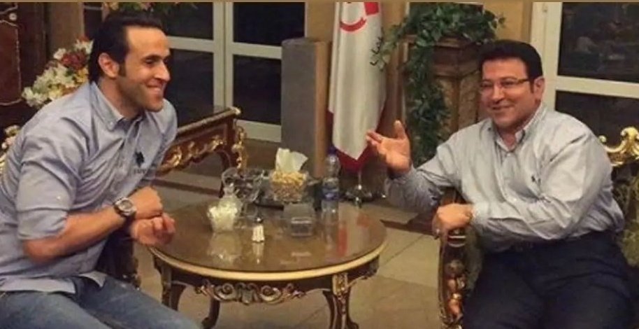 jeyraan_khatoon's tweet photo. من توی این اقتصاد مثل بقیه دارم له میشم ولی هیچ وقت دنباله رو سلبریتیا نبودم ؛ چون اینا تو رانت خوری صف اول بودن با اختلاس��را می پریدن ؛ با پول اختلاس برای امثال علی کریمی بازی خداحافظی گرفتن ! من نسبت به این اقتصاد معترضم ولی زیر پرچم علی کریمی نمیرم...
#برای_ایران
#مهاباد https://t.co/WEIvUHxbXv