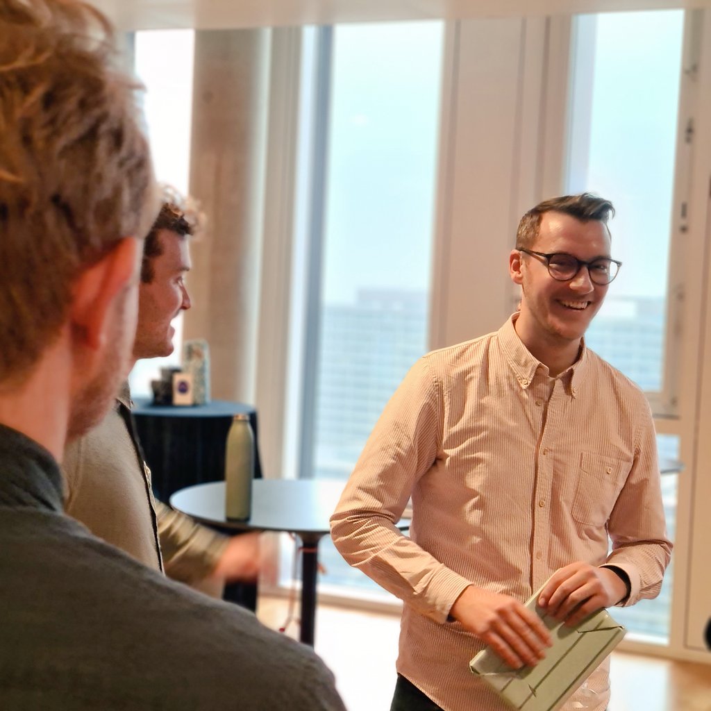 TheBrunakLab's tweet photo. Congratulations @PeterBruunRasm1 with obtaining your PhD today!
It's been great collaborating with you and what better way to celebrate your academic achievement than sharing your @BloodJournal article from earlier this year!
#dkvid @UCPH_CPR https://t.co/9KAmv4ySj0