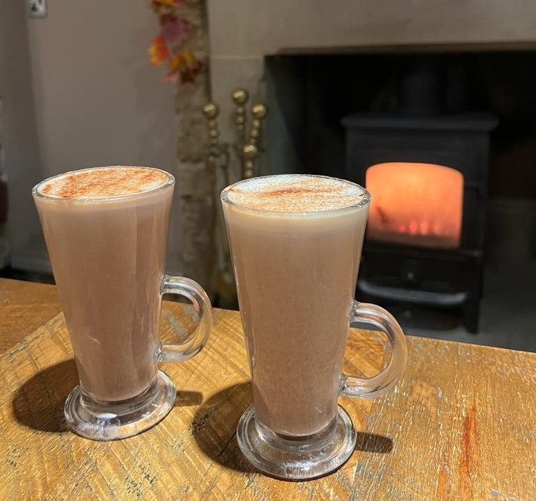 Come in from the cold and wet, and warm yourself. Winter never felt this good! loom.ly/dSpeYVw #AutumnTreats #GreatInnsOfEngland