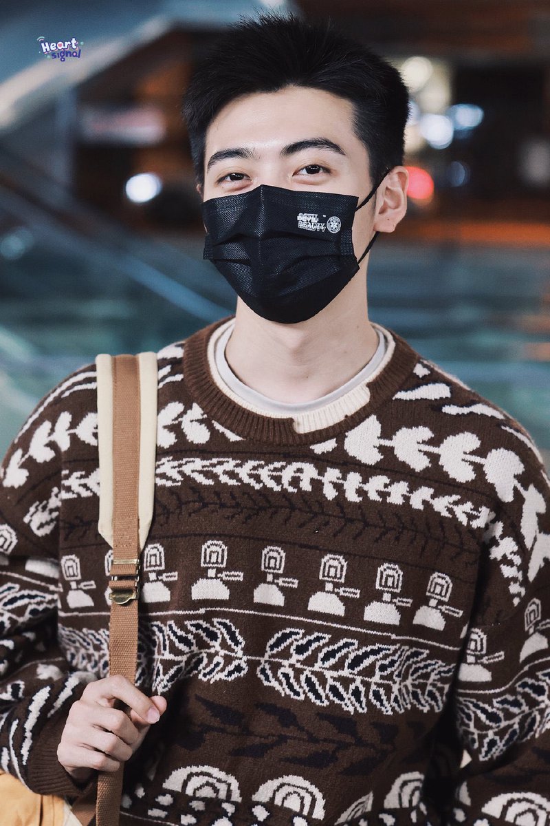 Mayysee88's tweet photo. เจียเกอถึงเชี่ยงไฮ้แล้ว อารมณ์ดีทิสุบเยยยย เจ้าเด็ก 🐱🤲🏻😄
.#เยียนสวี่เจีย #YanXujia #DavisYan #焉栩嘉 https://t.co/6oWyOX8wKa