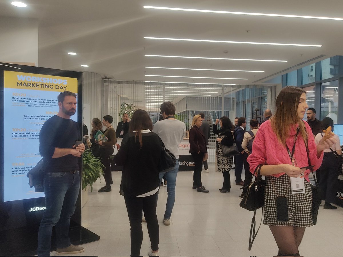 Emarketing_fr's tweet photo. Clôture de la matinée à 13h07 à la marketing Day #MKDAY22 #marketingevent @stephanejobert
🔥Retrouvez-nous vite après la pause déjeuner à 14h ! https://t.co/bdvAiVztxU