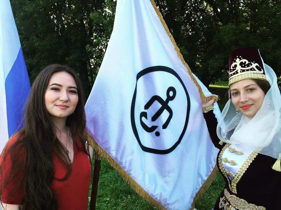 Semiz tukli dumbalar Porno 2 qizlar hukmronlik qiladi