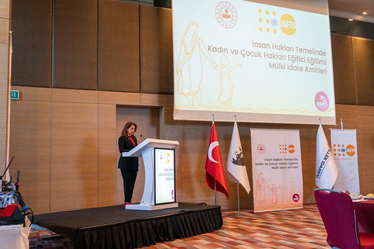 unfpaturkiye's tweet photo. Bugün, @TC_icisleri Bakan Yardımcısı Sn. @mehmetersoy57'un da katılımıyla Türkiye'nin dört bir yanından valilere, vali yardımcılarına ve kaymakamlara yönelik düzenlediğimiz #KadınaYönelikŞiddet ve #ÇocukYaştaEvlilikler hakkındaki eğitimlerimizin kapanış yemeğindeydik. https://t.co/ORP5zkvdjG