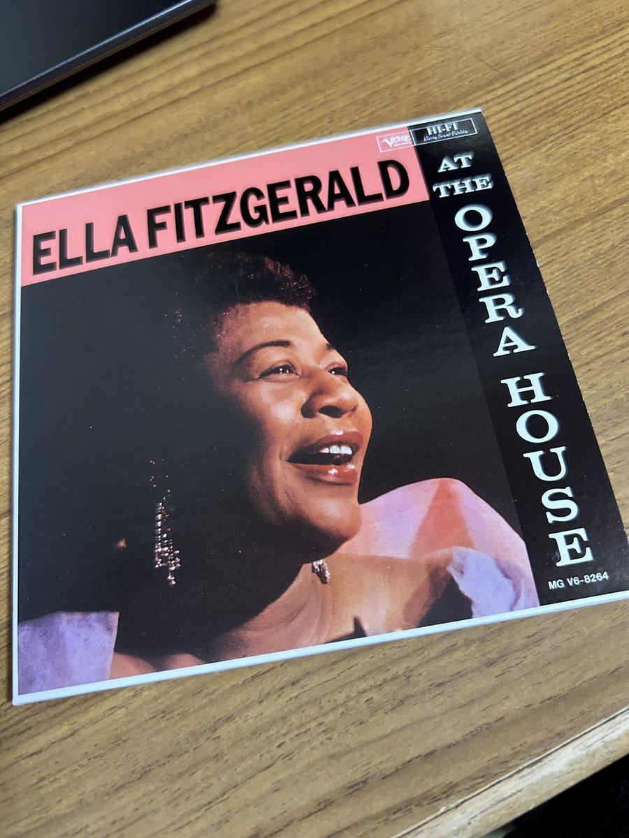 9972hiro's tweet photo. お次はCDでこちら💁🏻♂️💁🏻♀️
#ATTHEOPERAHOUSE
#ELLAFITZGERALD https://t.co/AVvx2qQjpw