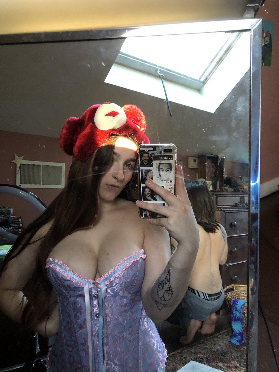 Eva_alien3's tweet image. I keep forgetting I have this app