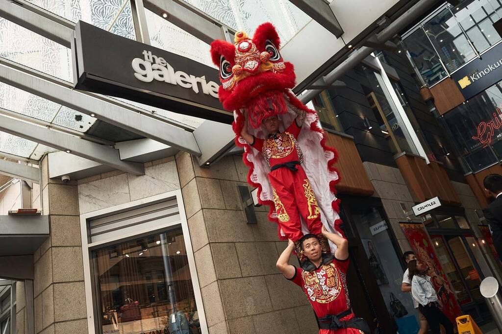 JWKLionDance's tweet photo. Shopping at The Galleries 🛍️
.
.
.
.
.
.
.
.
.
#shows
#showstopper
#showtime
#showcase
#broadcast
#spectacular
#eventplanner
#eventplanning
#eventphotography
#entertainment
#talent
#rawtalent
#dangerous
#mualan
#creative
#creativeperformance
#createvisua… https://t.co/XShQibcKq2 https://t.co/RINNSkSaAY