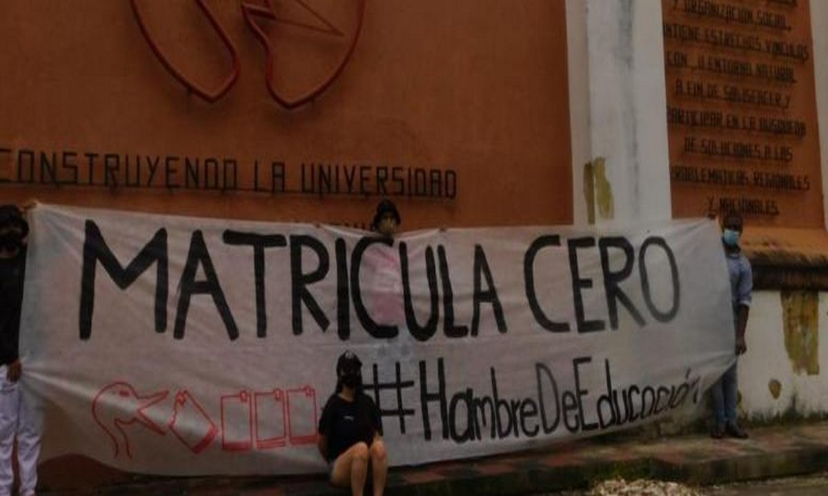 lasillavacia's tweet photo. #ElPaísEnVivo 

La Matrícula Cero pasó segundo debate en Cámara y está a dos debates de aprobarse.

El beneficio se extenderá a estudiantes de estrados 4, 5 y 6. 

https://t.co/WJja6lxYUH https://t.co/Lukg9SRWG0