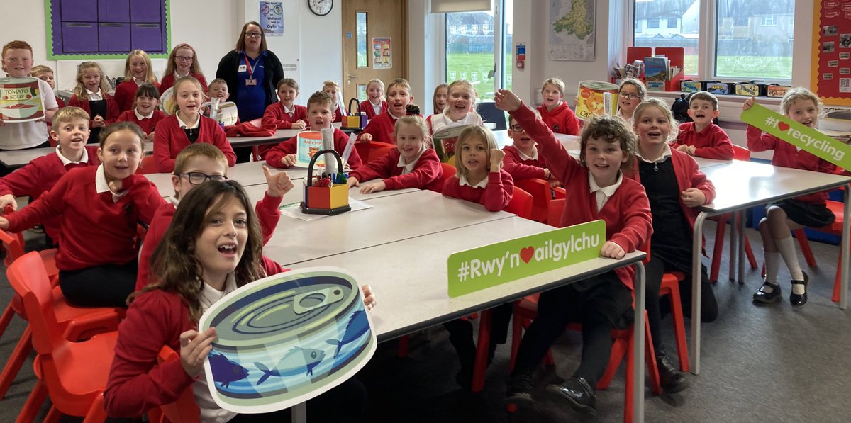 RecycleWithEl's tweet photo. Had a full day with @YGGRhosafan yesterday. Year 3 and 4 were great, and all worked really hard learning about #steel, #packaging and #recycling 👏 They also taught us some #Welsh along the way!♻️🏴󠁧󠁢󠁷󠁬󠁳󠁿
#reyclewithtatasteel #steelpackaging #schoolworkshop https://t.co/C5iuaKEzUJ